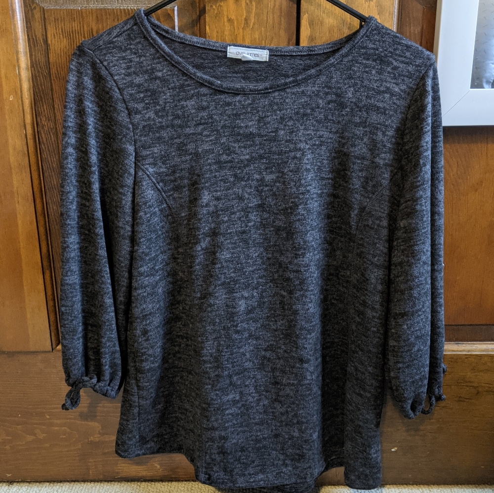 3/4 sleeve dark gray top w/ back keyhole